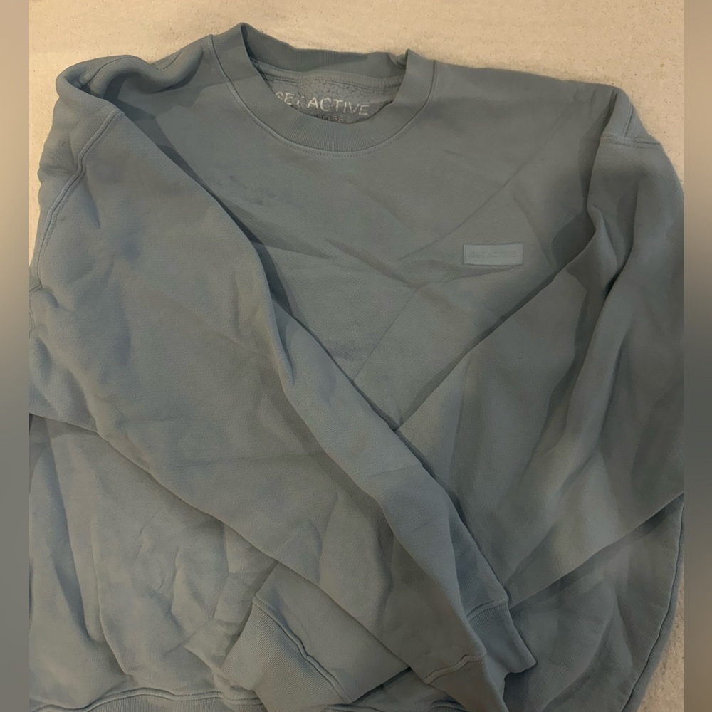 Set active crewneck!